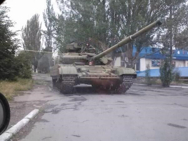 Горловские маршруты: утром в поселок Гольмовский приехали три танка, которые впоследствии поломались в районе Артемовска