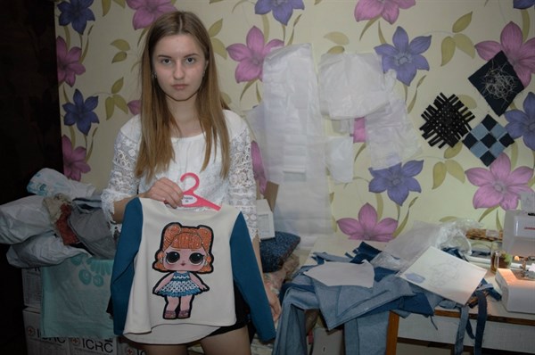 У Яны Соломко из Горловки одна почка. Она мечтает купить оверлок, чтобы шить одежду и помогать семье снимать квартиру