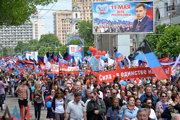 Празднование дня непризнанной республики в Горловке:  все весело, несмотря на то, что не работают предприятия и нет зарплат