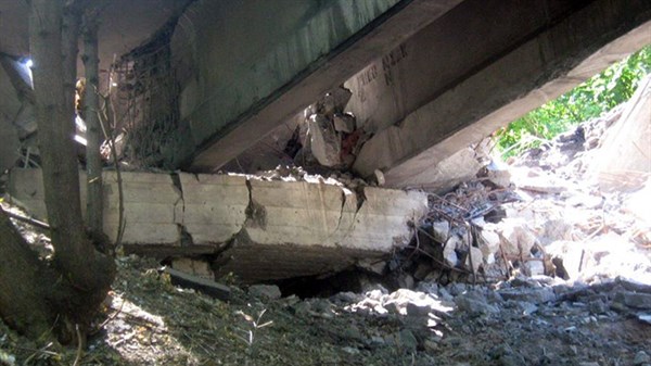 Подрыв дня: взорван мост через Северский Донец на дороге "Красный Лиман-Артемовск-Горловка" (ФОТО)