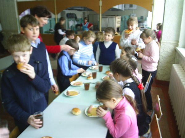 «Бери, что дают...»: из-за 6-миллионного долга бюджета, поставщики школьного питания Горловки грозят с 1 февраля прекратить кормить детей