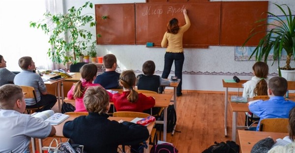 На территории самопровозглашенной «ДНР» возобновят очное обучение в школах