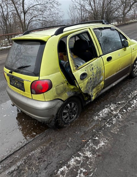 В Горловке ударный дрон врезался в автомобиль местного священника