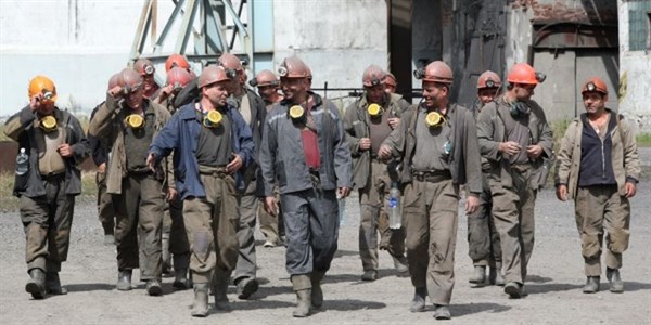 День шахтера Горловка встретит с неработающими шахтами, но с плясками и песнями 