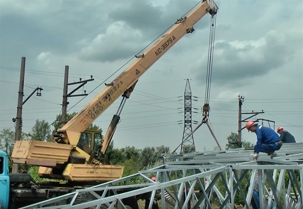 В "ДНР" завершают строительство высоковольтной линии. Это позволит стать энергетически независимыми 
