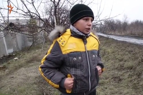 Пройти три блокпоста и выжить:  дети из поселка Зайцево рассказали, как добираются в школу (ВИДЕО)
