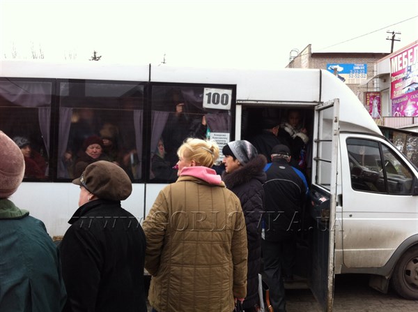 Власти Горловки считают, что у них не хватает народного доверия: мэр инициирует сбор  30 тысяч подписей, чтобы поставить автобусников на место 