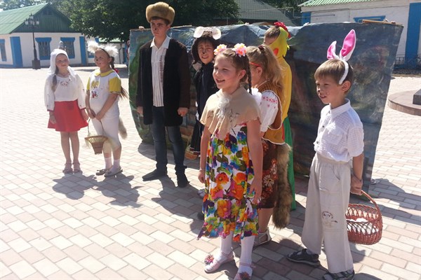 Ученики воскресной школы Николаевского кафедрального собора Горловки провели пасхальную ярмарку