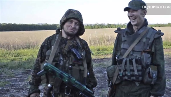 Двое беззубых бойцов ополчения из Горловки угрожают обстрелами Киеву (ВИДЕО) 