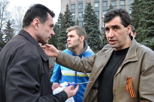 Горловчан просили помочь "народному губернатору" Павлу Губареву перекрыть на неделю работу  финуправления. Вечером это и сделали (+ВИДЕО)