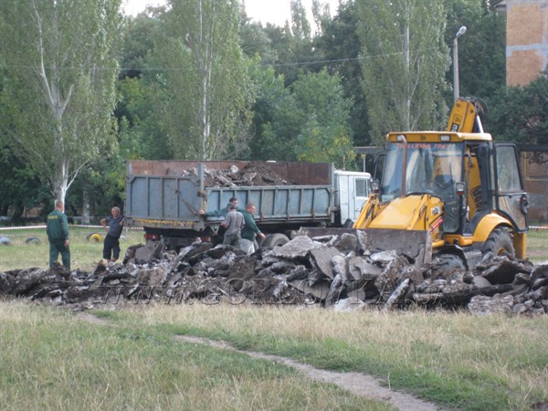 «Матч состоится при любой погоде»: Горловская ОШ №14 обзаведется футбольным газоном по итальянской системе