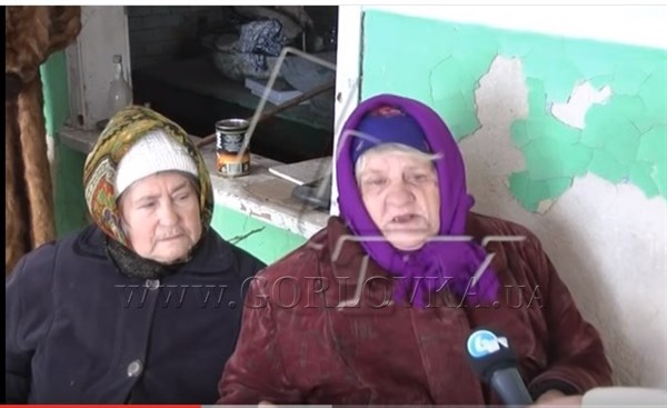 Горловские пенсионерки, мечтающие о России "прям сейчас" и оставшиеся без домов, нуждаются в "угольке"