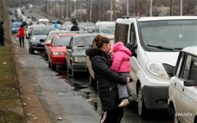 В сети показали очередь из автомобилей на выезд из Горловки