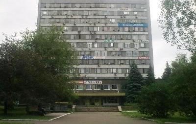 В Донецке вооруженные люди увезли главных редакторов  двух газет, а перед входом в редакцию установили пулемет 