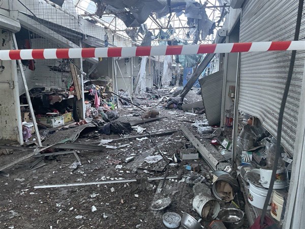 Центральный рынок Горловки и торговый дом «Донбасс» оказались под обстрелом: фото разрушений