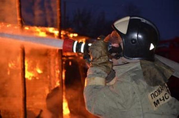 В поселке Кочегарка вновь пожар: на этот раз  горел гараж и пристройка с продуктами питания