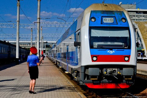 Летнее расписание железнодорожного вокзала Горловка:  добавили электричек на Святогорск, отменили поезда на Питер и пустили скоростную «Шкоду»