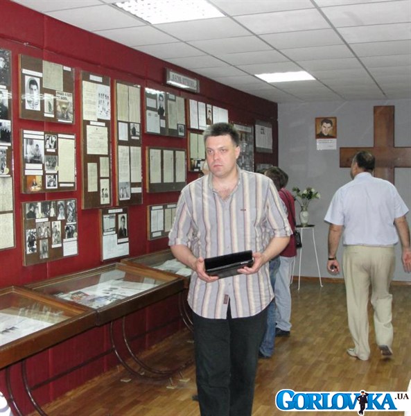 Тягнибок в Горловке отметился в музее Стуса, посетил завод регионала Ханина, сочувствовал мэру Клепу и оценил местных красавиц