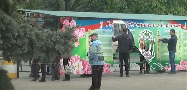 В Горловке на майских праздниках хулиганы повредили автобусную остановку
