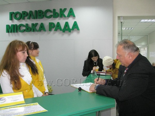 Мэры городов Донбасса приезжают в Горловку посмотреть на Центр админуслуг: сегодня был Красный Лиман, завтра - Донецк