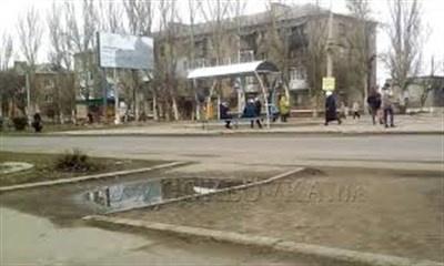 Проспект Ленина в Горловке: "дорога - бомба, дорога - ништяк, ямы в полколеса" (видео)