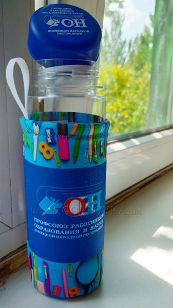 С профсоюзом в школу - в Горловке первоклашкам выдали бутылки для воды с такой надписью