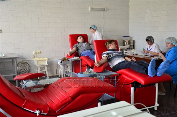 Спасая жизнь человека: в Горловке почти четыре сотни почетных доноров, сдававших кровь 40 раз ( + фото, как все происходит)