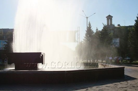 В Горловке заработал фонтан на площади Победы