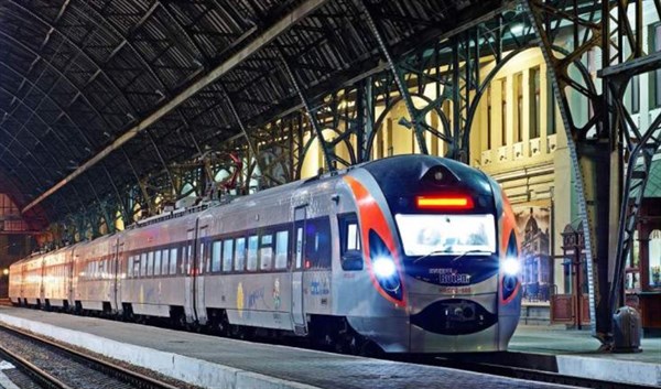 Укрзалізниця" представила новий графік руху на 2025-2026 роки