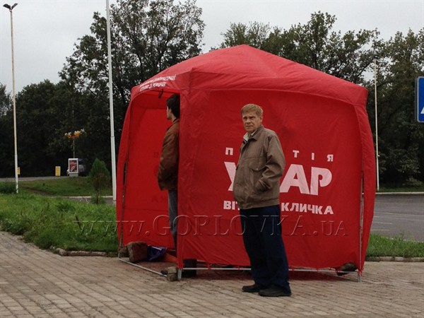 Удар, еще удар: в палатках Виталия Кличко нещадно бьют по имиджу мэра Горловки, винят область в развале ТТУ и настаивают, что выбирать будем депутатов в горсовет