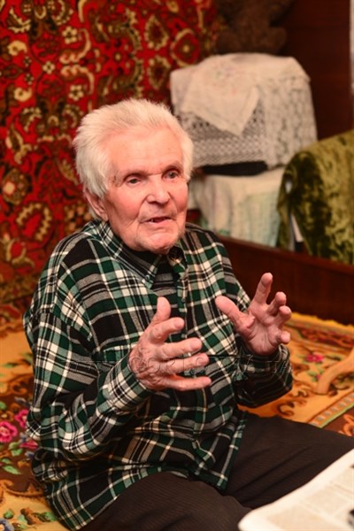 «Нет уже дедов моих годов. Главное пожелание молодежи, чтобы войны не было», - сказал Gorlovka.ua Тихон Яценко, единственный 100-летний дедушка в Горловке