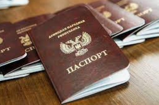 В этот день пять лет назад впервые начали выдавать паспорта непризнанной "ДНР"