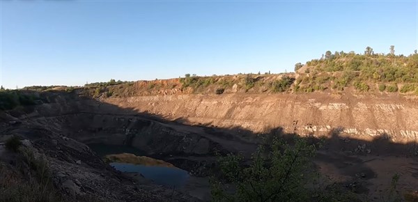 "Прощай, карьер: в Горловке почти не осталось воды в водоеме на пятом квартале (ВИДЕО)