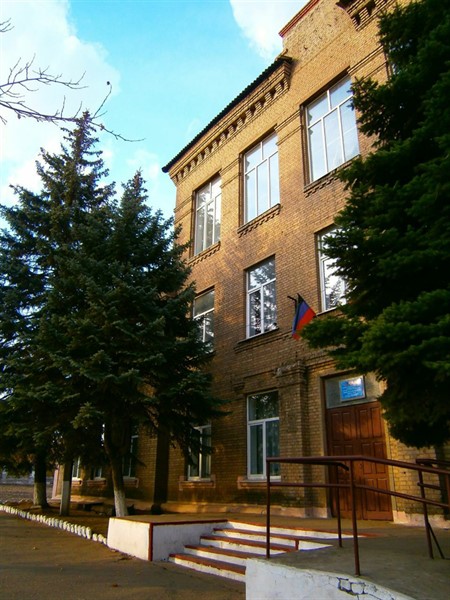 Местные власти оккупированного Енакиево хотят закрыть единственную школу в поселке Стандартный