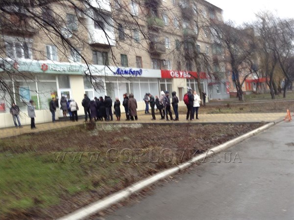 Горловчане, уехавшие поддерживать Януковича, не стали выходить из поезда. Тем временем в банках города массово снимают деньги 