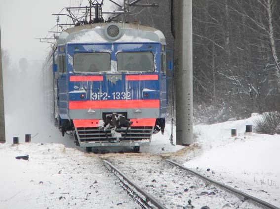 Поезда опаздывают: снег "притормозил" железнодорожное движение в Донецкой области