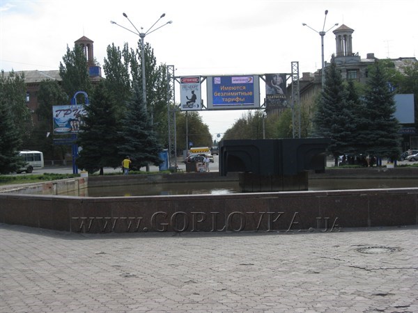 Завтра на площади Победы начнут готовить фонтан к лету