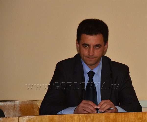 «Прокатили» с надбавкой: депутаты оставили 1-го заместителя мэра Горловки на голом окладе в 3000 гривен