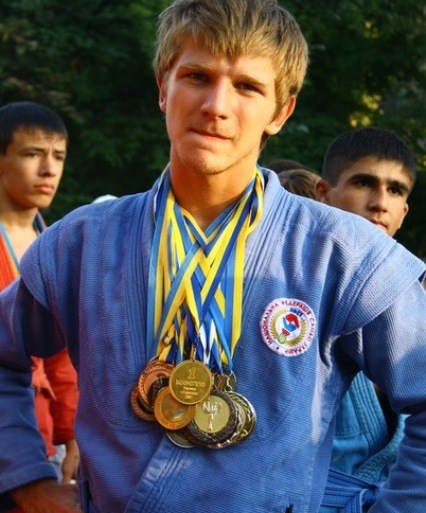 Из Луцка – с победой: горловский самбист Евгений Масловский стал мастером спорта в 19 лет 