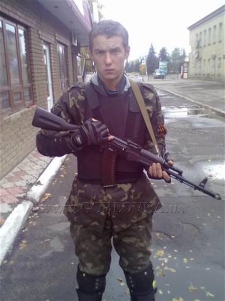 Память 18-летнего горловчанина, воевавшего в составе российских войск, чтят в родной школе  