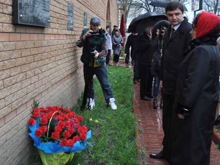 В Горловке почтили память узников гитлеровского лагеря смерти (ФОТО)