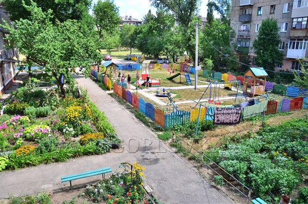 Горловчане считают лучшими дворики по ул. Пушкинской, возле кукольного театра и на 88 квартале