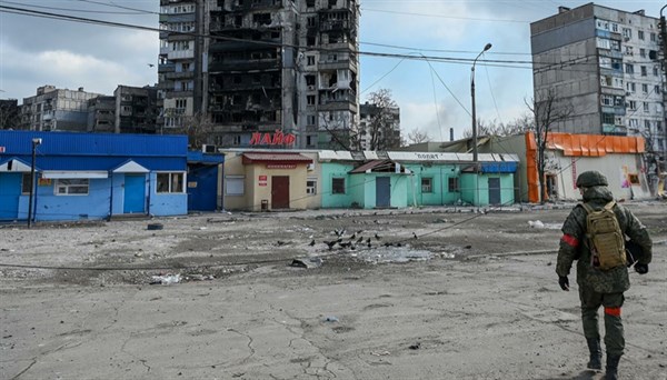 Из Мариуполя местных жителей вывозят в оккупированный Донецк. Чего стоит опасаться 