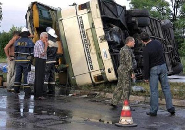 В районе Волновахи перевернулся автобус, который вез отдыхающих. В числе пострадавших – 52-летняя горловчанка 