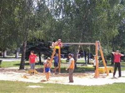 Для маленьких горловчан открыли детскую площадку на бульваре Димитрова 