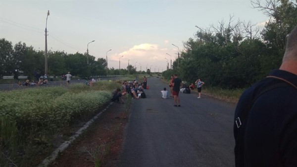 "ДНР" не пропустила домой 47 человек через блокпост "Еленовка": они без еды и воды