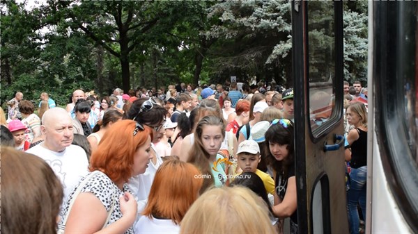 Горловских школьников отправили в ростовскую "Ромашку" (ФОТОФАКТ)