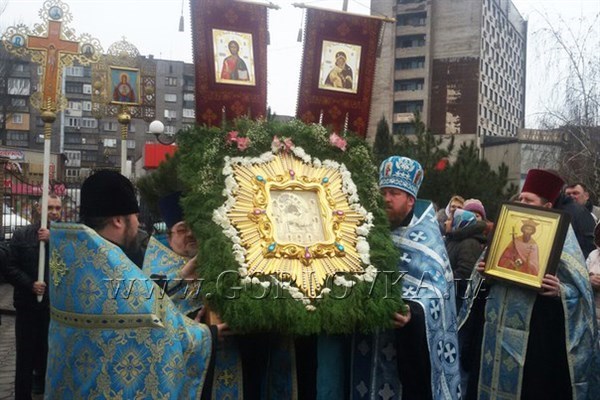 Как в Горловке встречали иконы крестителей Руси. ВИДЕО 