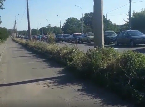 Третий день прорываемся в Украину: жительница Донецка показала происходящее в Еленовке (ВИДЕО)