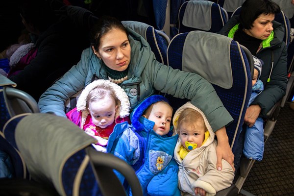 Эвакуация жителей "ЛДНР" в Россию: где принимают беженцев и как они устраиваются на новом месте